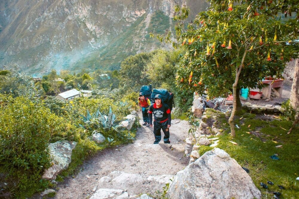 porters hiking the inca trail