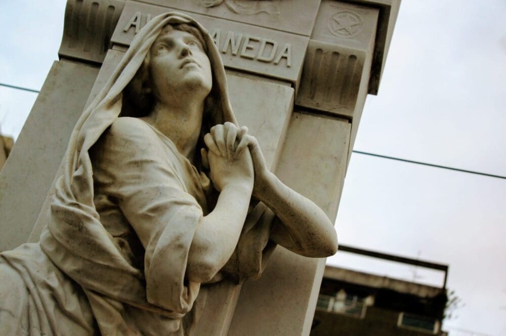 La Recoleta Cemetery in Buenos Aires is the Most Beautiful Graveyard in the World 5 la recoleta cemetery