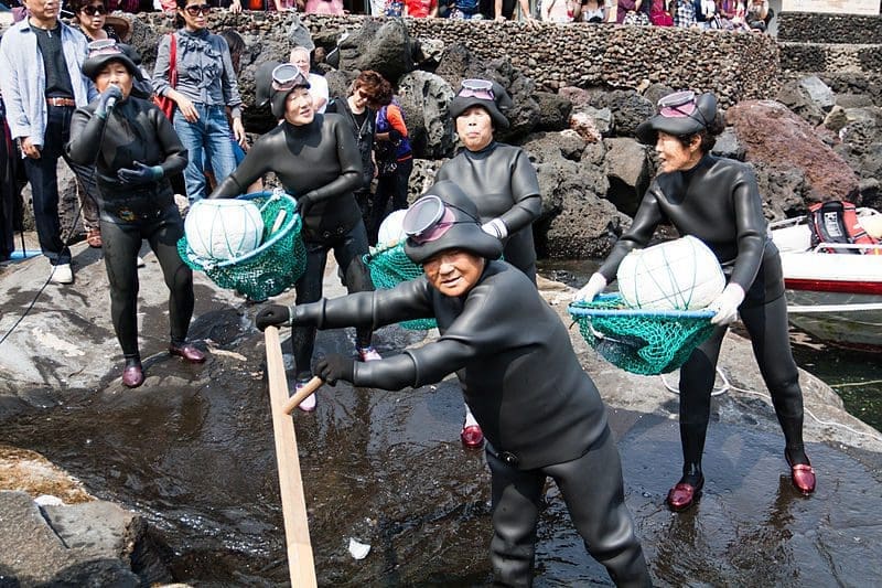 5 Fantastic Places to Add to Your Korea Bucketlist 4 Haenyeo: Jeju