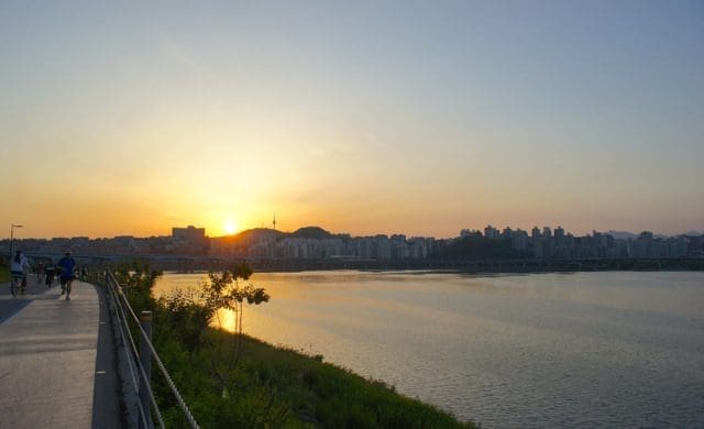 seoul at night | cycling next to the Han Raiver