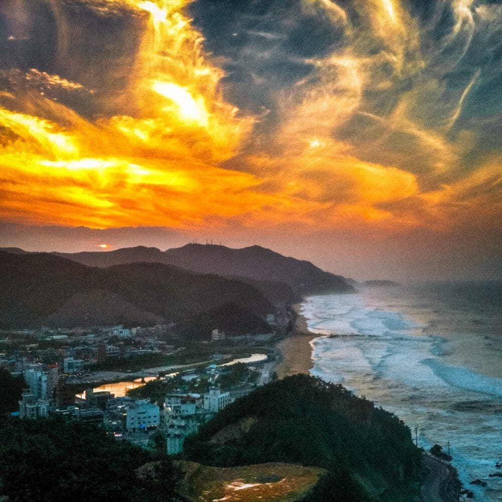 6 Cool Things to do on Jeongdongjin Beach near Gangneung 11 views of jeongdongjin beach from the sun cruise resort