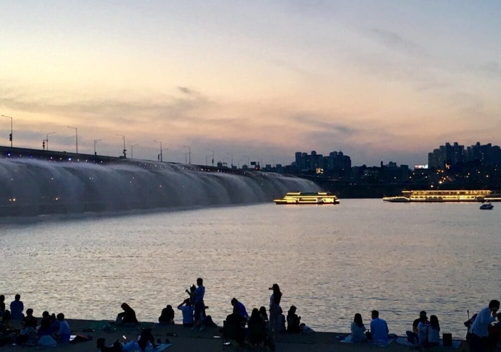 7 Brilliant Things to do at Banpo Hangang Park in Seoul 6 Hangang River cruise, Banpo Hangang Park
