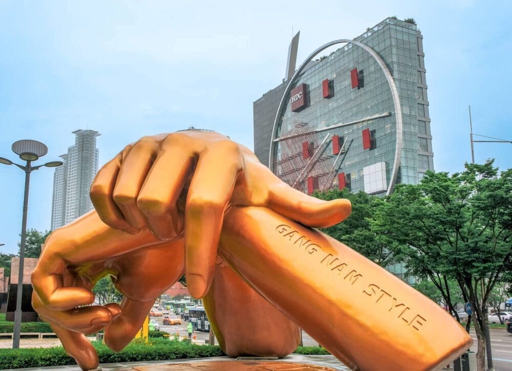 76 Delightful Things to do on a Rainy Day in Seoul (+ Heat and Pollution too!) 19 gangnam style sculpture | starfield coex mall