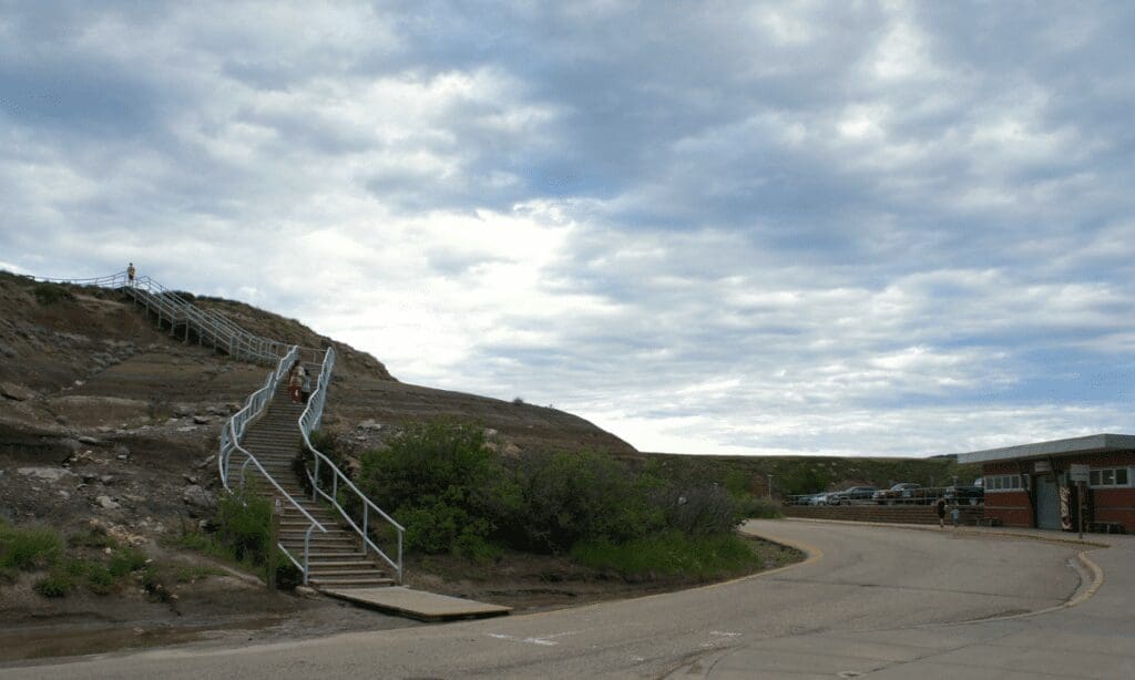 15 Remarkable Things to do in Drumheller with Kids 16 things to do in drumheller, drumheller attractions, drumheller with kids, badlands interpretive trail, easy drumheller hikes
