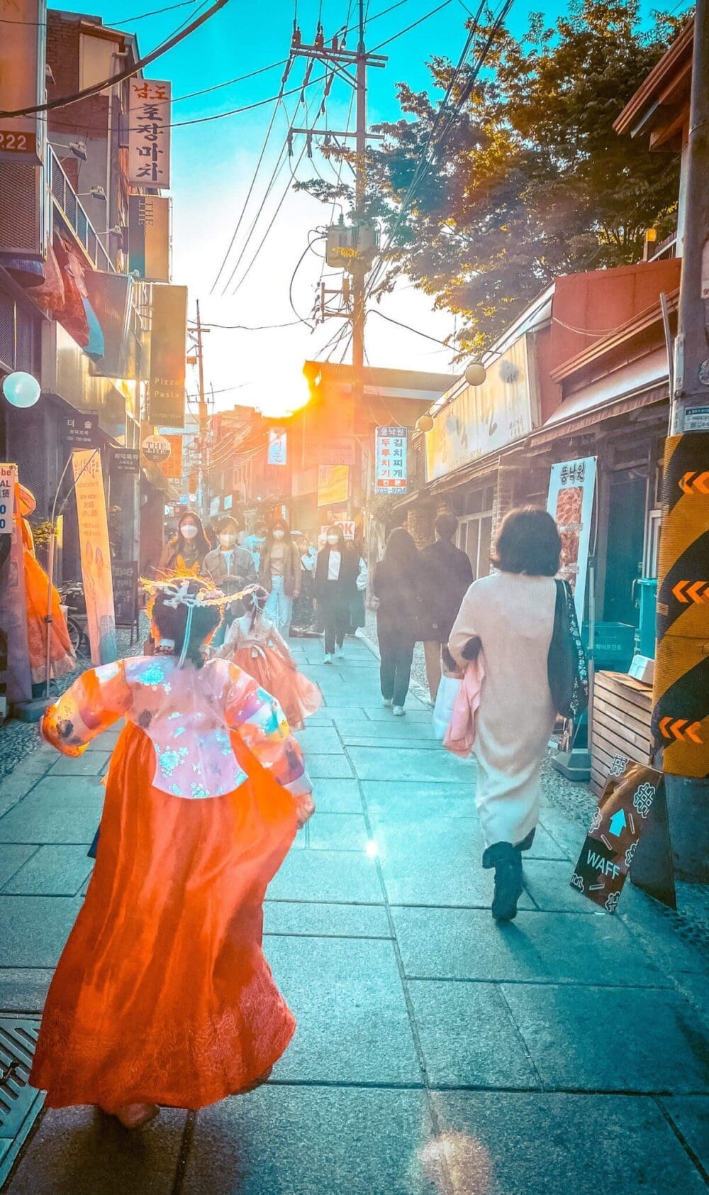 renting a hanbok in seoul: insadong