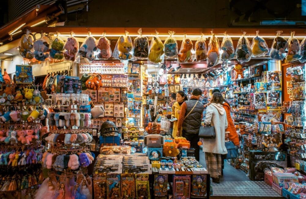 Budget Shopping in Seoul? 7 Cheap Places to Buy the Cutest Fashion, Accessories and Souvenirs 9 budget shoppingin seoul | myeongdong