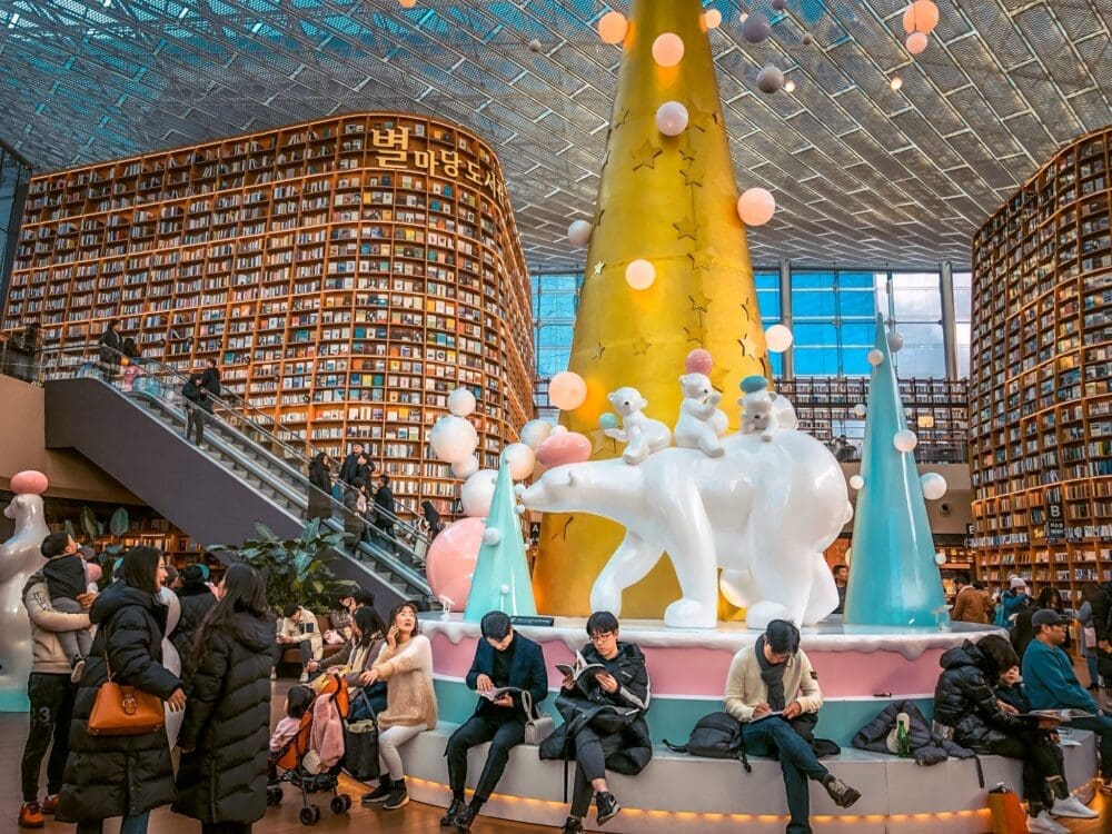 Christmas in Seoul 2026 | The 26 Best Festive Things to Do in Seoul for Christmas 1 christmas in seoul | christmas tree at starfield library