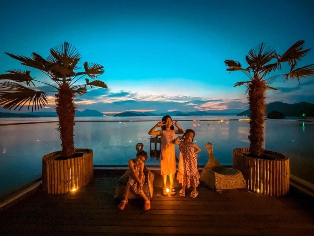 Summer in Korea 2026 | 43 Awesome Activities and Fun Festivals to Enjoy 5 summer in korea | yeosu cafe at night