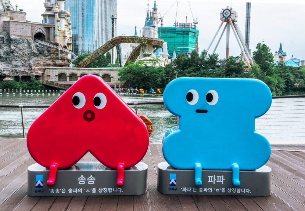 11 Fantastic Things to Do at Seokchon Lake Park in Jamsil 1 songpa-gu mascots at seokchon lake