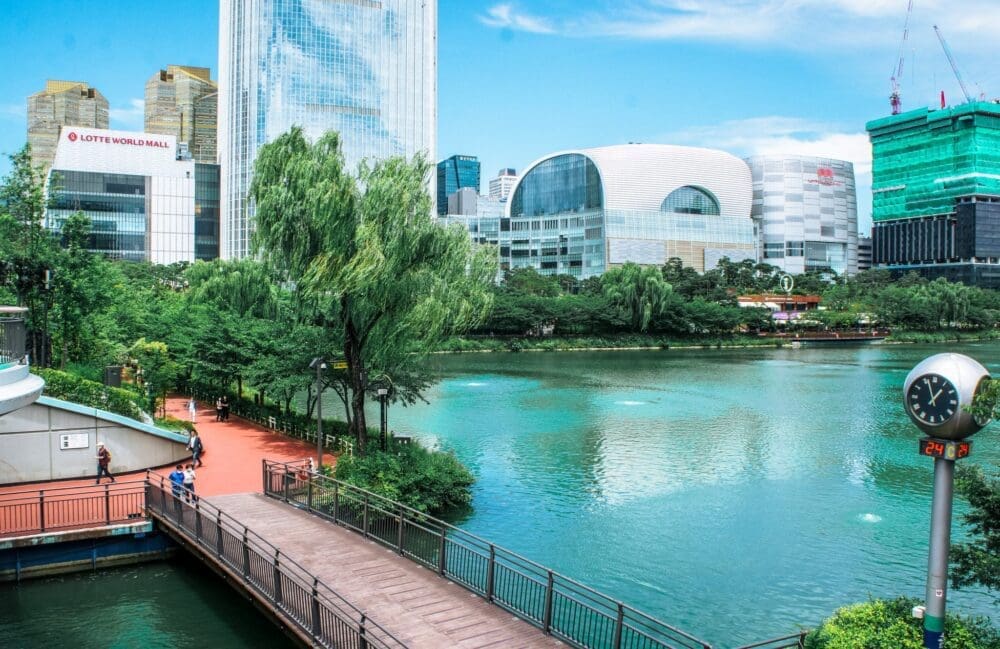 11 Fantastic Things to Do at Seokchon Lake Park in Jamsil 4 east seokchon lake