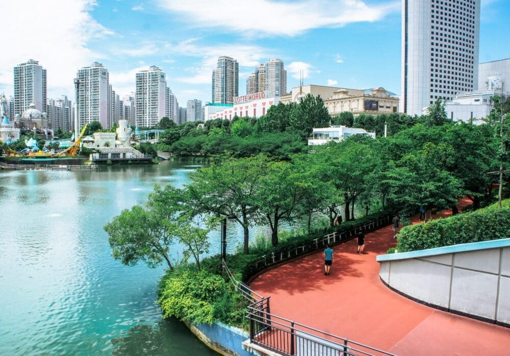 11 Fantastic Things to Do at Seokchon Lake Park in Jamsil 3 west lake at songpa naru park
