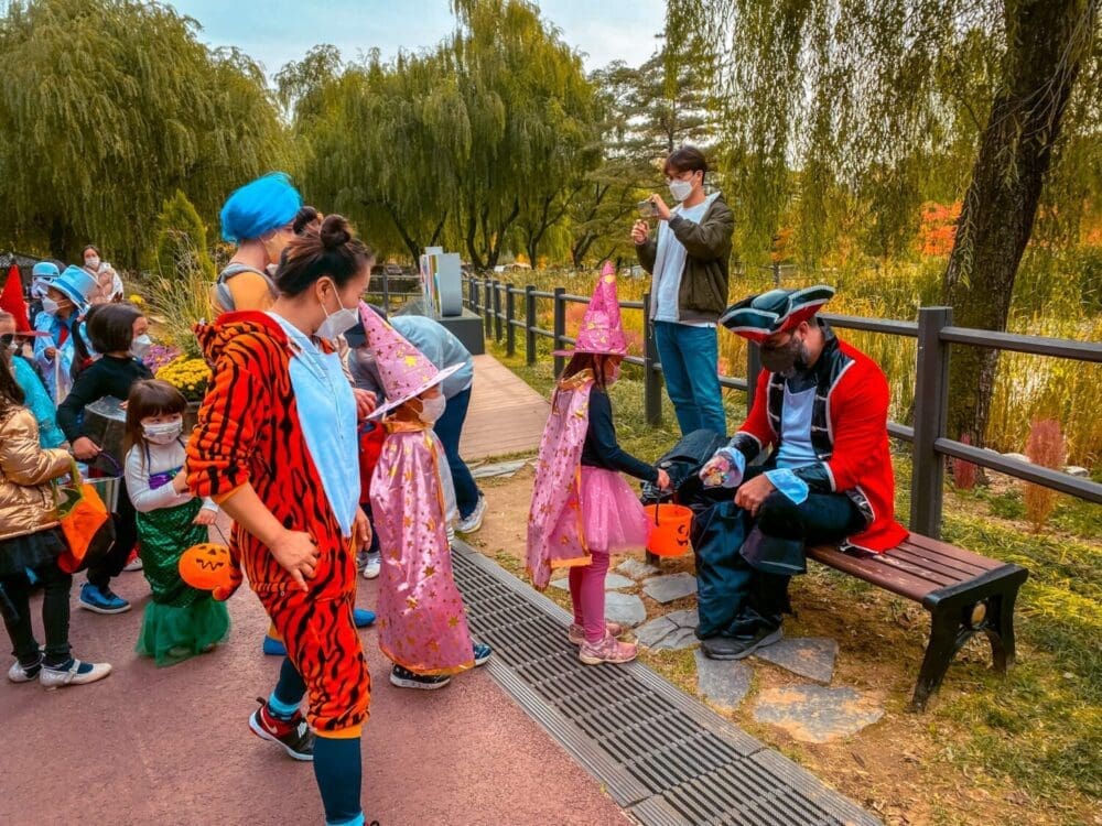 halloween in korea | trick or treat