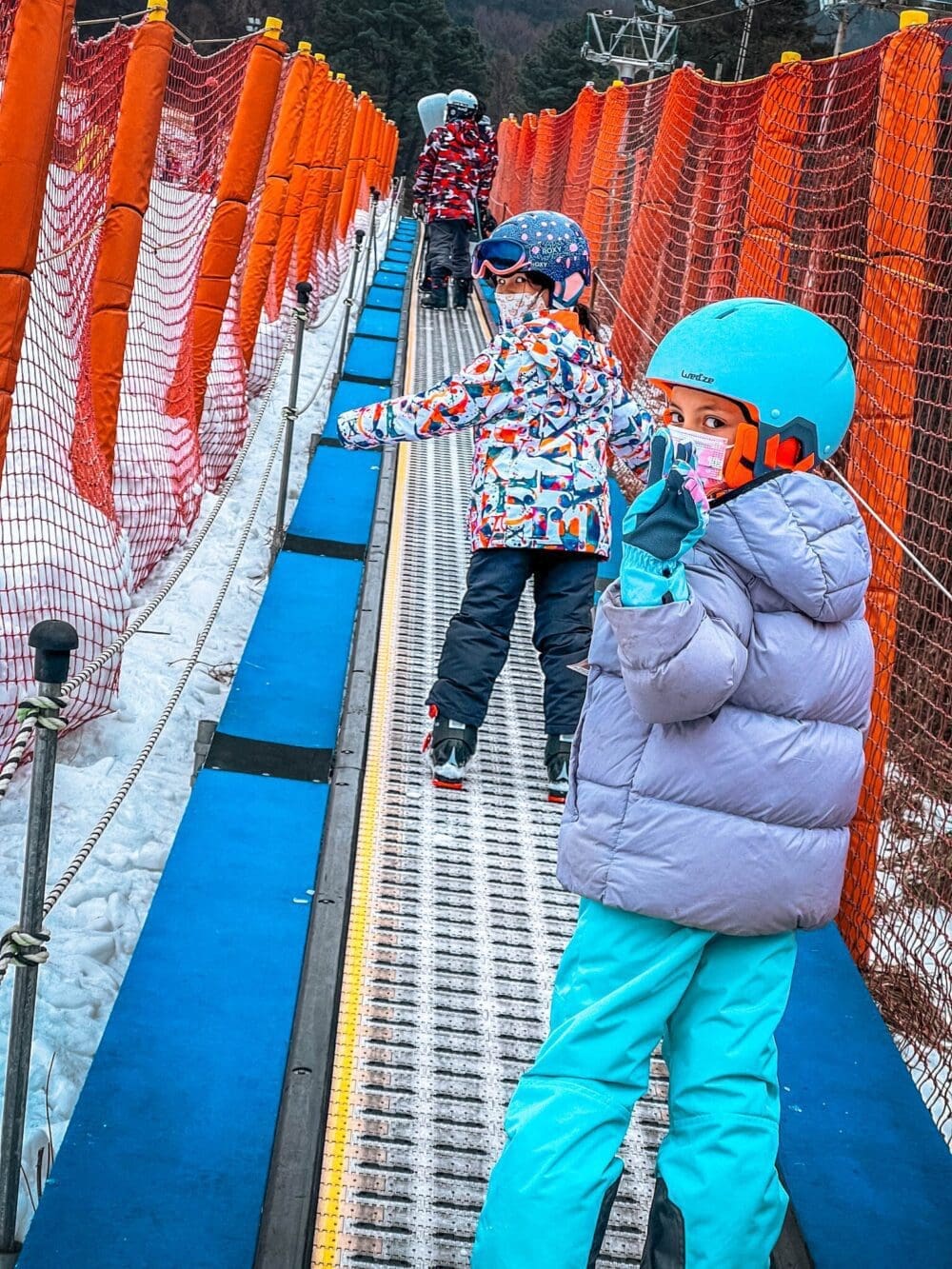 Skiing in Seoul & Beyond | 5 Ski Resorts in Korea Perfect for Every Level (Personal Experience!) 37 sun kid conveyer belt at bears town ski resort near seoul