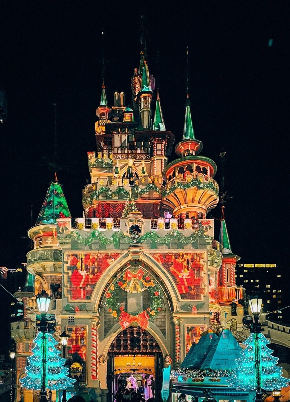 Christmas in Seoul 2026 | The 26 Best Festive Things to Do in Seoul for Christmas 12 christmas in seoul | lotte world miracle winter