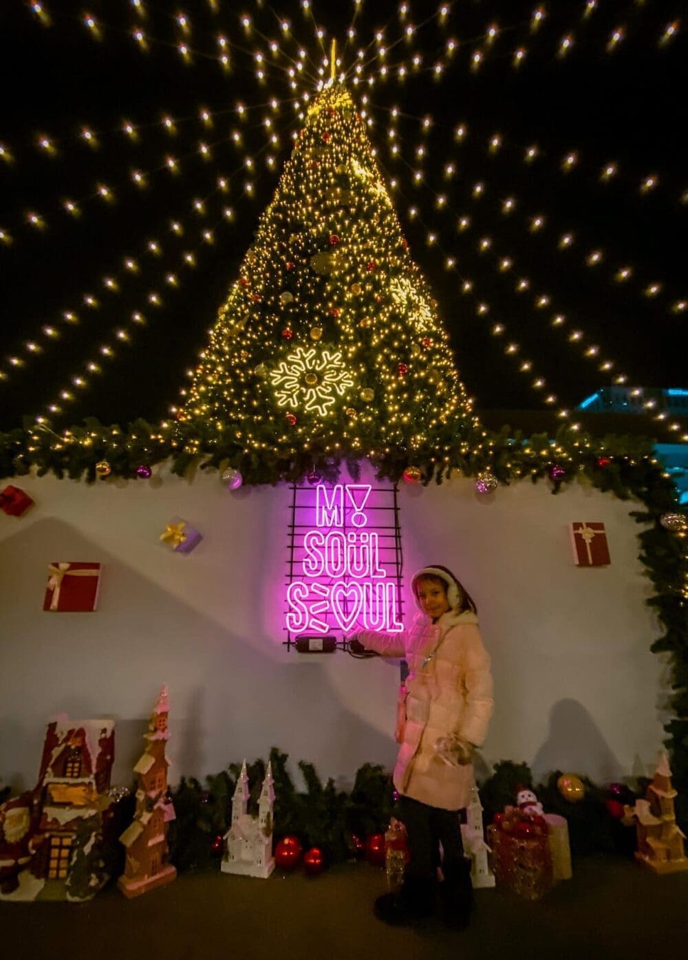 Christmas in Seoul 2026 | The 26 Best Festive Things to Do in Seoul for Christmas 16 christmas in seoul | christmas market during seoul lantern festival
