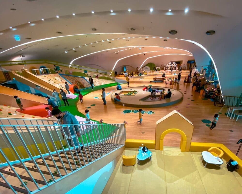 11 Brilliant Things to do at Dongdaemun Design Plaza (DDP Seoul) 17 dongdaemun design plaza | diki diki kids cafe
