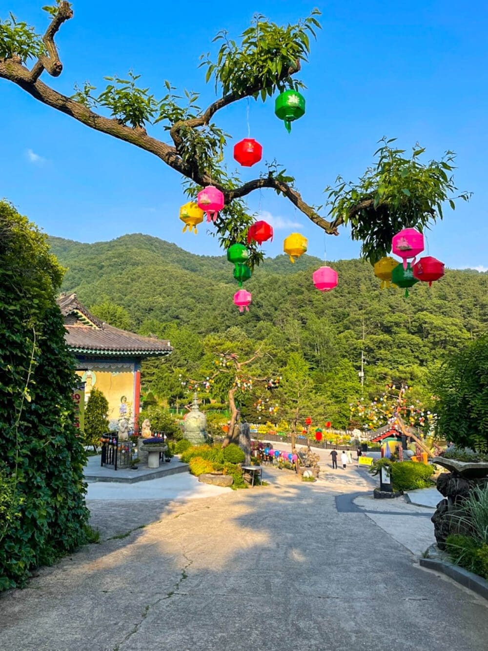 waujeongsa temple grounds