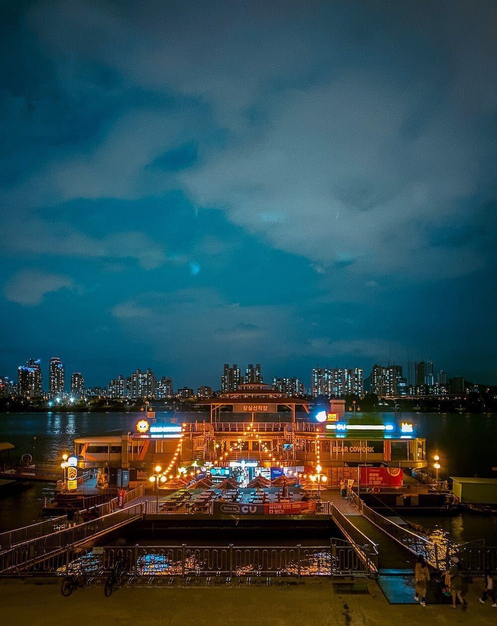 seoul at night | 24 hour convenience stores