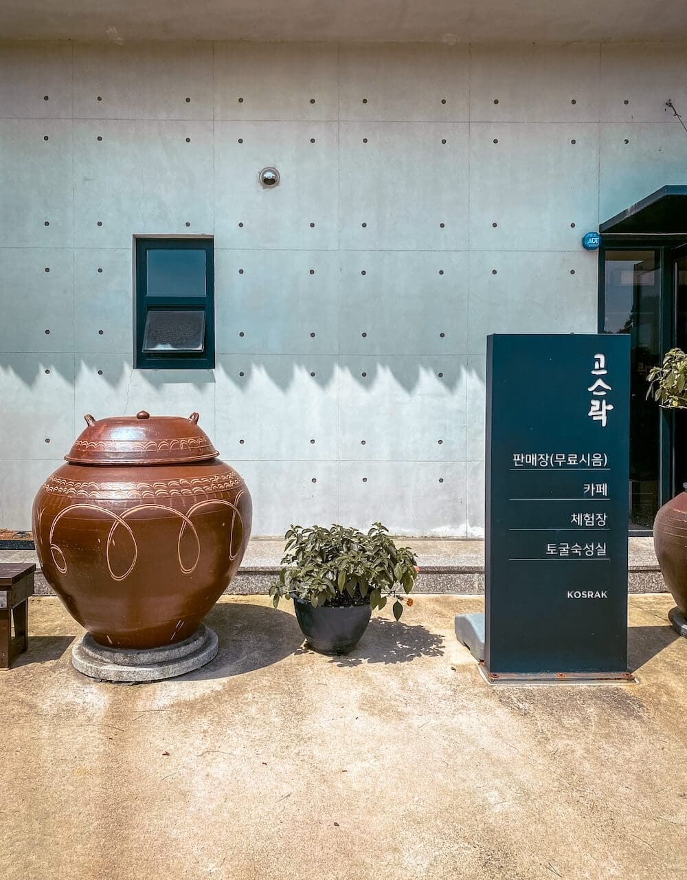 Goseurak Hangari Park | A Breathtaking Garden with 5,000 Traditional Korean Pots in Iksan 5 goseurak in iksan