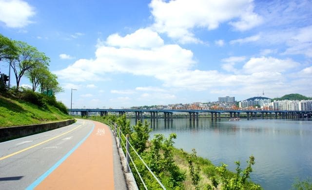 Bliss! Empty bikes paths at the Han River