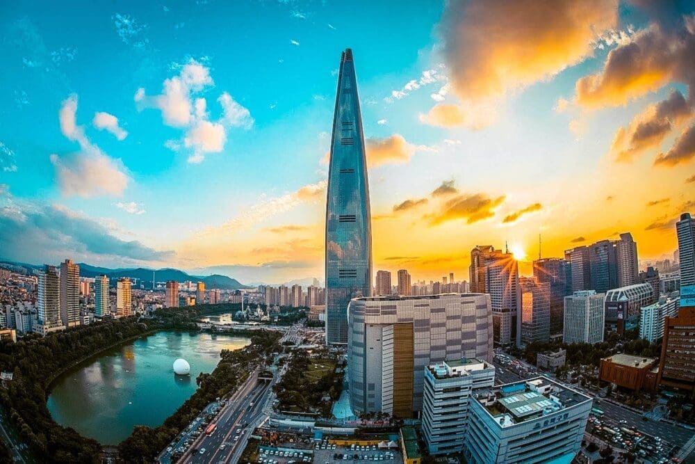 Lotte World Aquarium Review | Under the Sea with 650 Incredible Marine Species 16 lotte world tower and seokchon lake at sunset