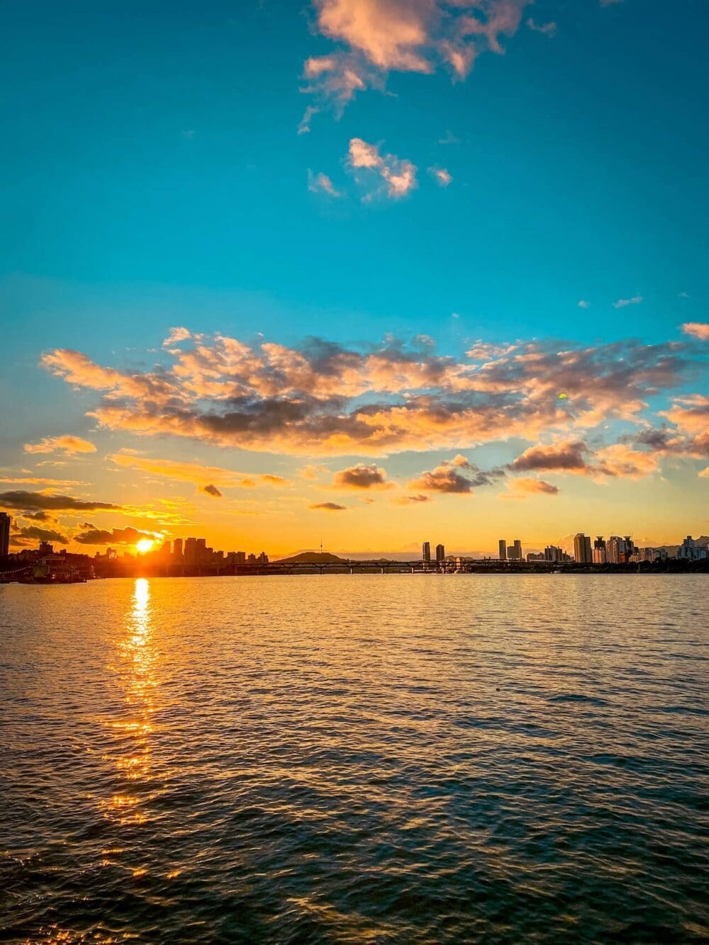korea in september | sunset at jamsil hangang park